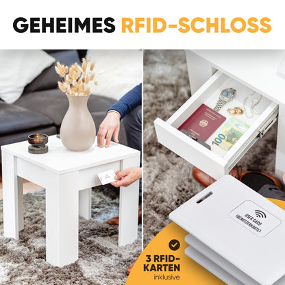 Geöffnetes Geheimfach im Beistelltisch